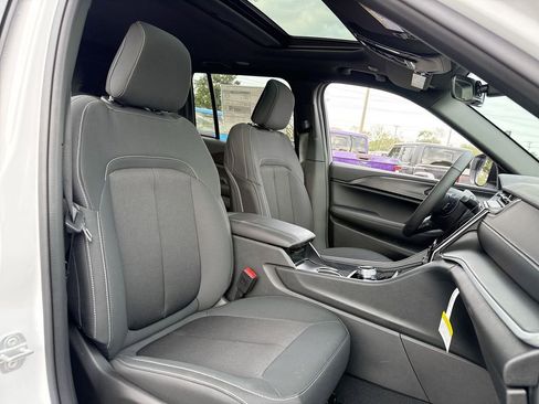 New 2026 Jeep Grand Cherokee Laredo X RWD image 27