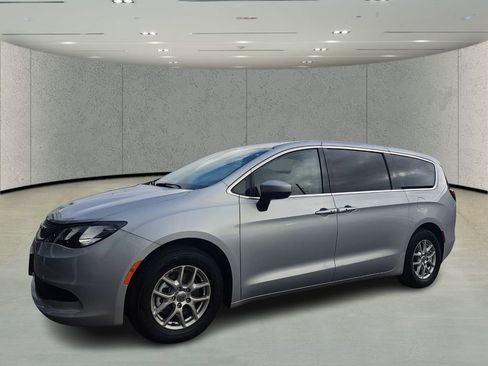 Used 2023 Chrysler Voyager LX image 1