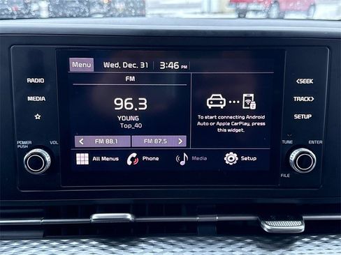 Used 2022 Kia Carnival LX image 25