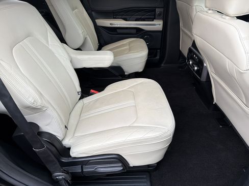 Used 2020 Ford Expedition Platinum image 18