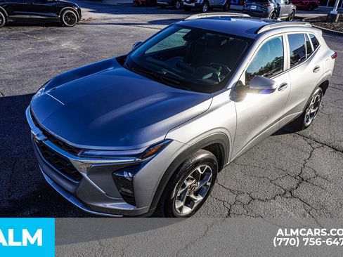 Used 2025 Chevrolet Trax LT w/ LT Convenience Package image 20