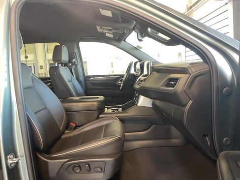 Used 2023 Chevrolet Suburban Premier AWD/4WD image 26