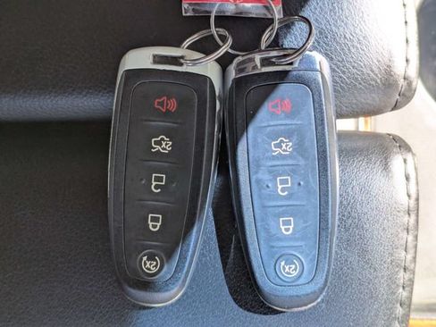 Used 2013 Lincoln MKS FWD image 32
