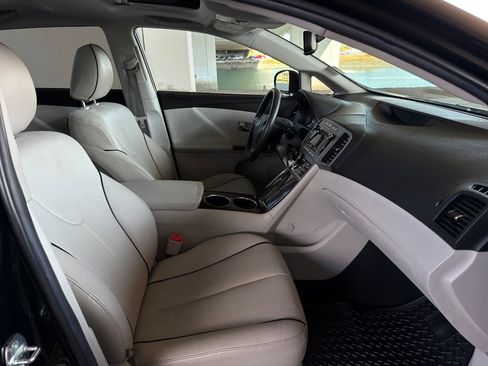 Used 2011 Toyota Venza AWD image 23