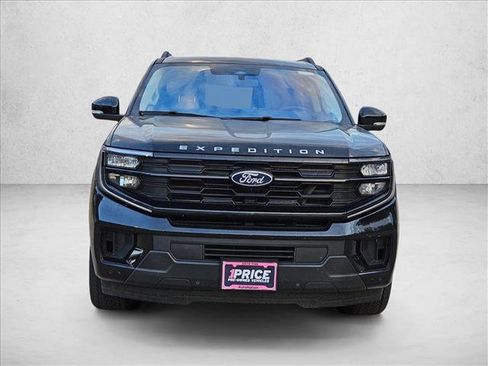 Used 2025 Ford Expedition Max Active AWD/4WD image 2