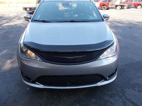 Used 2019 Chrysler Pacifica Touring-L Plus w/ Advanced Safetytec Group image 9