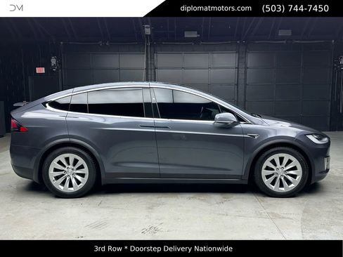 Used 2018 Tesla Model X 75D image 7