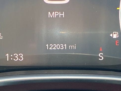 Used 2020 Chrysler Pacifica Limited FWD image 10