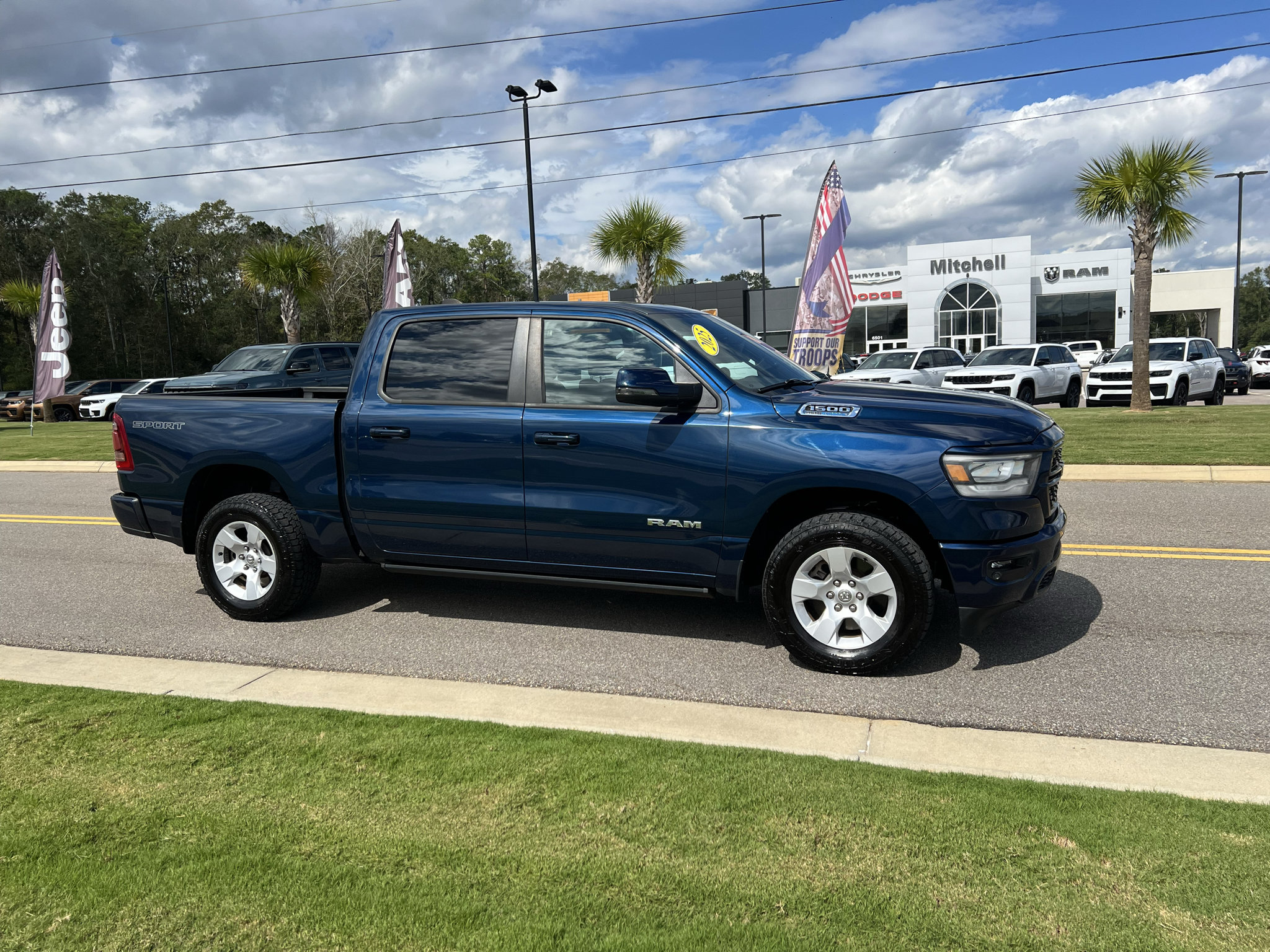 Used 2023 RAM 1500 Big Horn AWD/4WD image 4