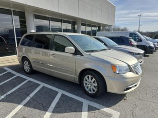 Used 2014 Chrysler Town & Country Touring video 1