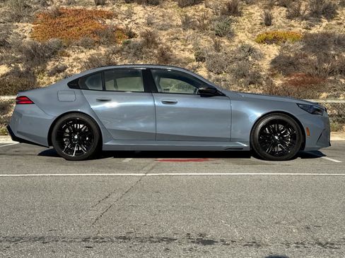 Used 2025 BMW M5 w/ Carbon Package image 6