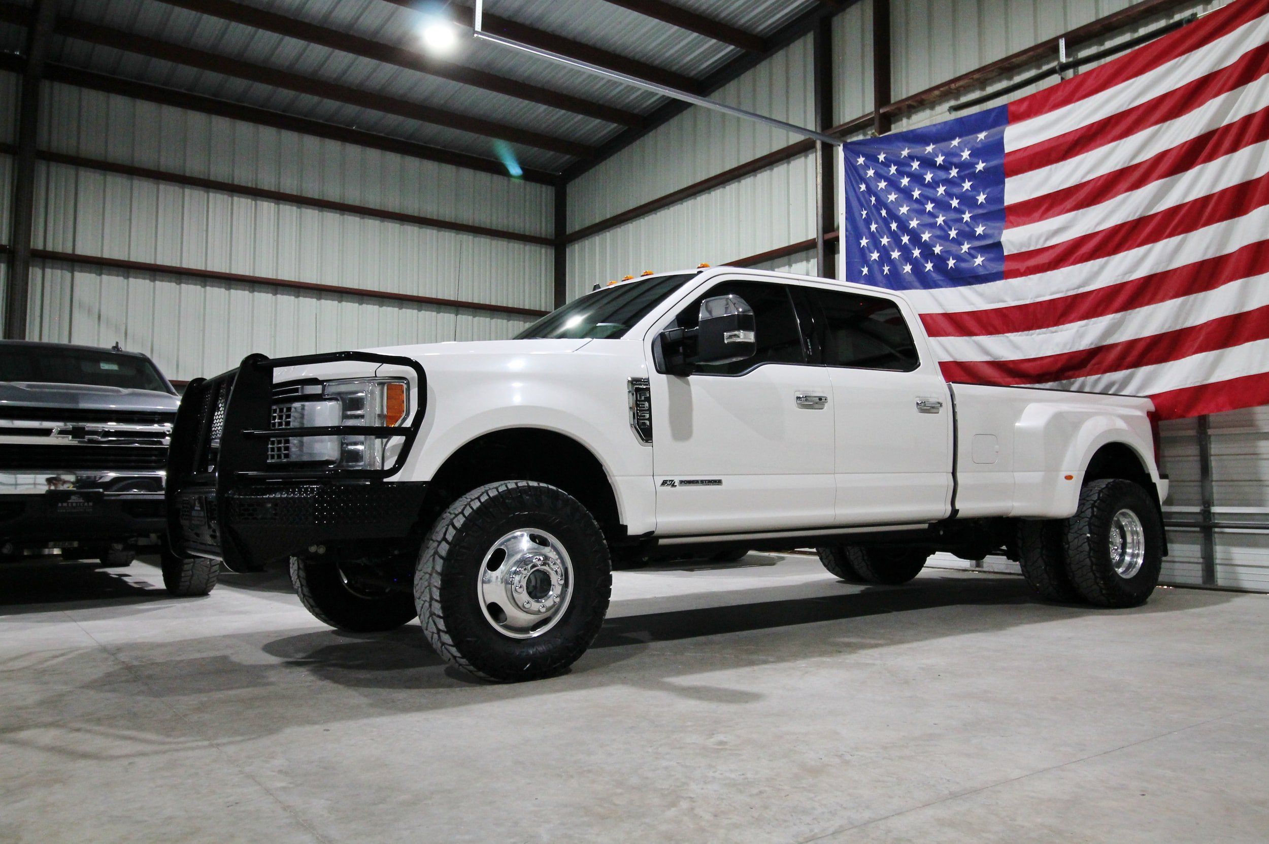 Used 2019 Ford F350 Platinum w/ Platinum Ultimate Package AWD/4WD image 1