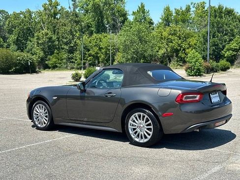 Used 2017 FIAT 124 Spider Classica RWD image 3