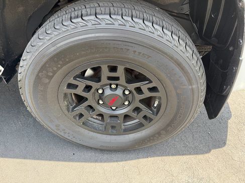 Used 2018 Toyota 4Runner TRD Off-Road Premium AWD/4WD image 41