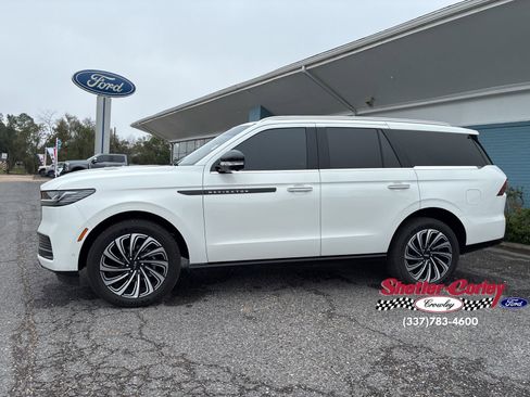 Used 2025 Lincoln Navigator Black Label AWD/4WD image 2