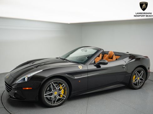 Used 2015 Ferrari California T image 10