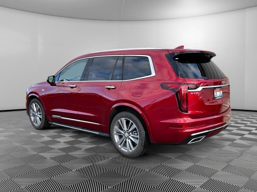 Used 2025 Cadillac XT6 Premium Luxury w/ Platinum Package FWD image 4