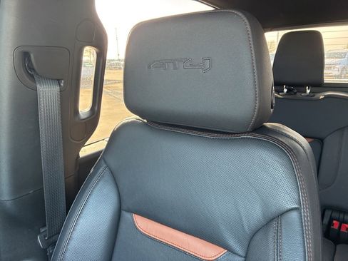 Used 2022 GMC Sierra 2500 AT4 w/ AT4 Premium Plus Package image 12