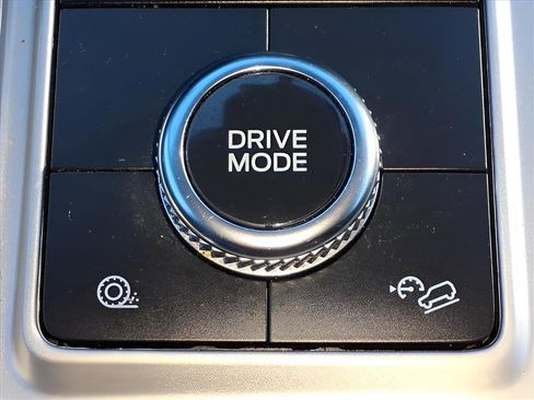 Used 2022 Ford Explorer XLT w/ Equipment Group 202A image 16