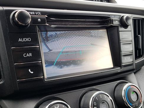 Used 2018 Toyota RAV4 LE image 23