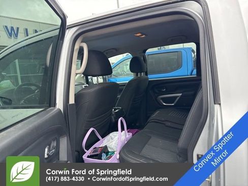 Used 2018 Nissan Titan SV w/ SV Convenience Package image 13