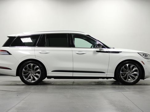 Used 2022 Lincoln Aviator Grand Touring w/ Equipment Group 301A AWD/4WD image 3