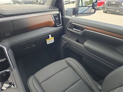 New 2025 GMC Sierra 2500 Denali w/ Denali Reserve Package image 16