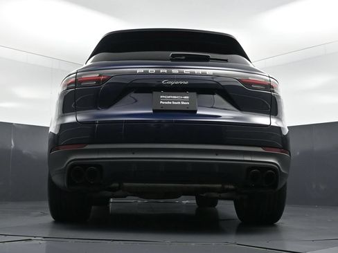 Used 2022 Porsche Cayenne AWD/4WD image 28