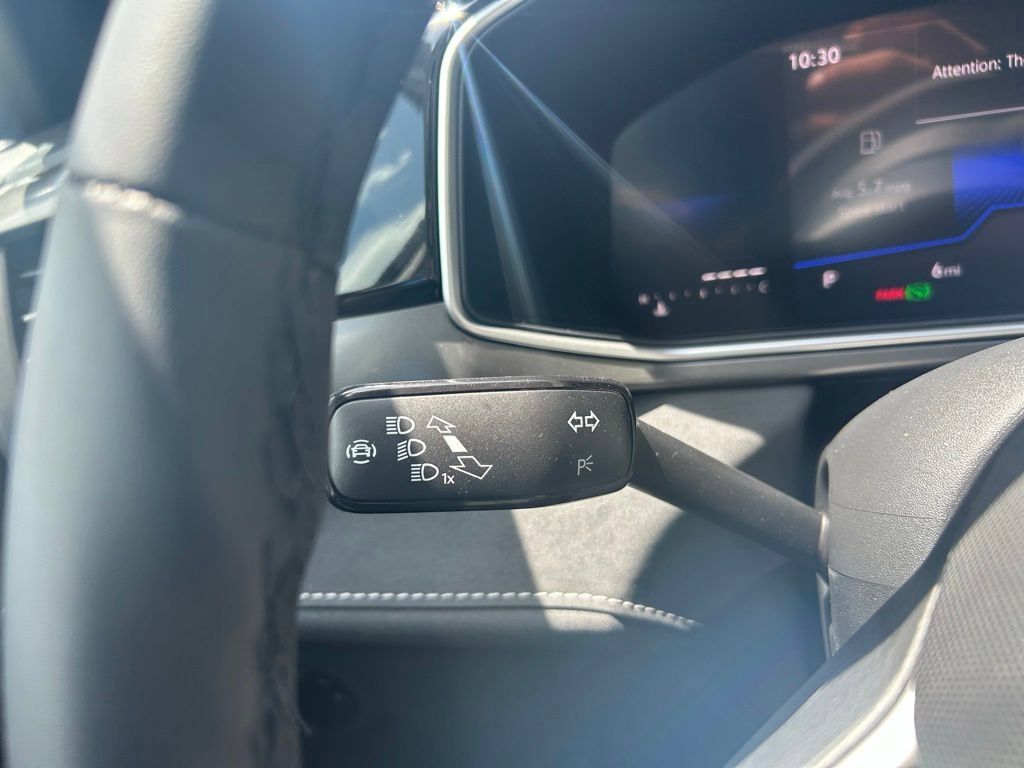 New 2026 Volkswagen Taos SE FWD image 24