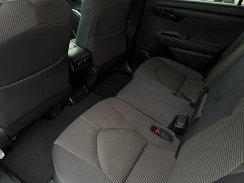 Used 2025 Toyota Highlander LE AWD/4WD image 10