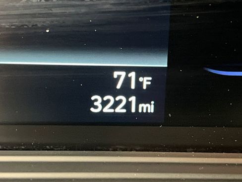 Used 2025 Hyundai Venue SE image 42