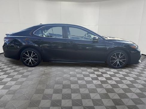 Used 2021 Toyota Camry SE FWD image 10