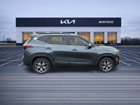 Used 2022 Kia Seltos EX AWD/4WD image 3