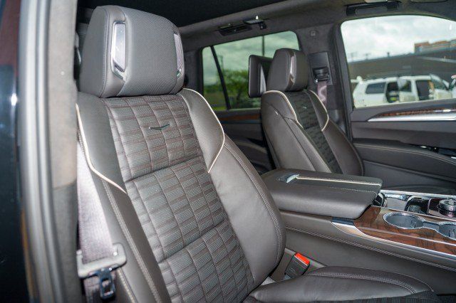 Used 2026 Cadillac Escalade Platinum Luxury AWD/4WD image 25