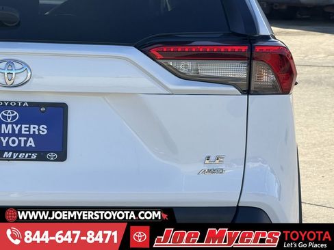 Used 2024 Toyota RAV4 LE image 9