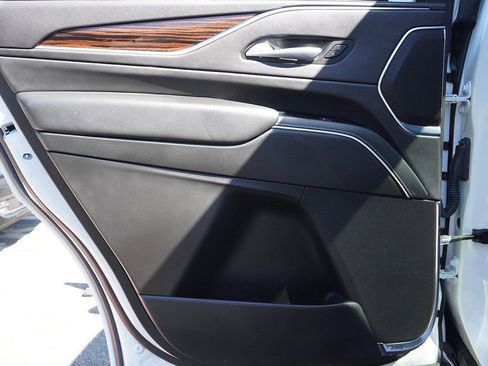 Used 2023 Cadillac Escalade Premium Luxury AWD/4WD image 35