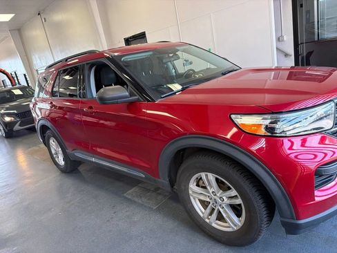 Used 2021 Ford Explorer XLT AWD/4WD image 1