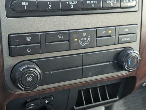 Used 2016 Ford F250 XL w/ Power Equipment Group AWD/4WD image 18