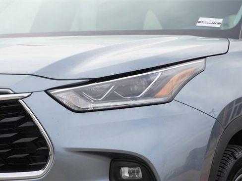 Used 2020 Toyota Highlander Platinum image 4