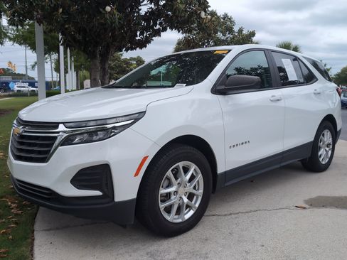 Used 2022 Chevrolet Equinox LS w/ LS Convenience Package FWD image 5