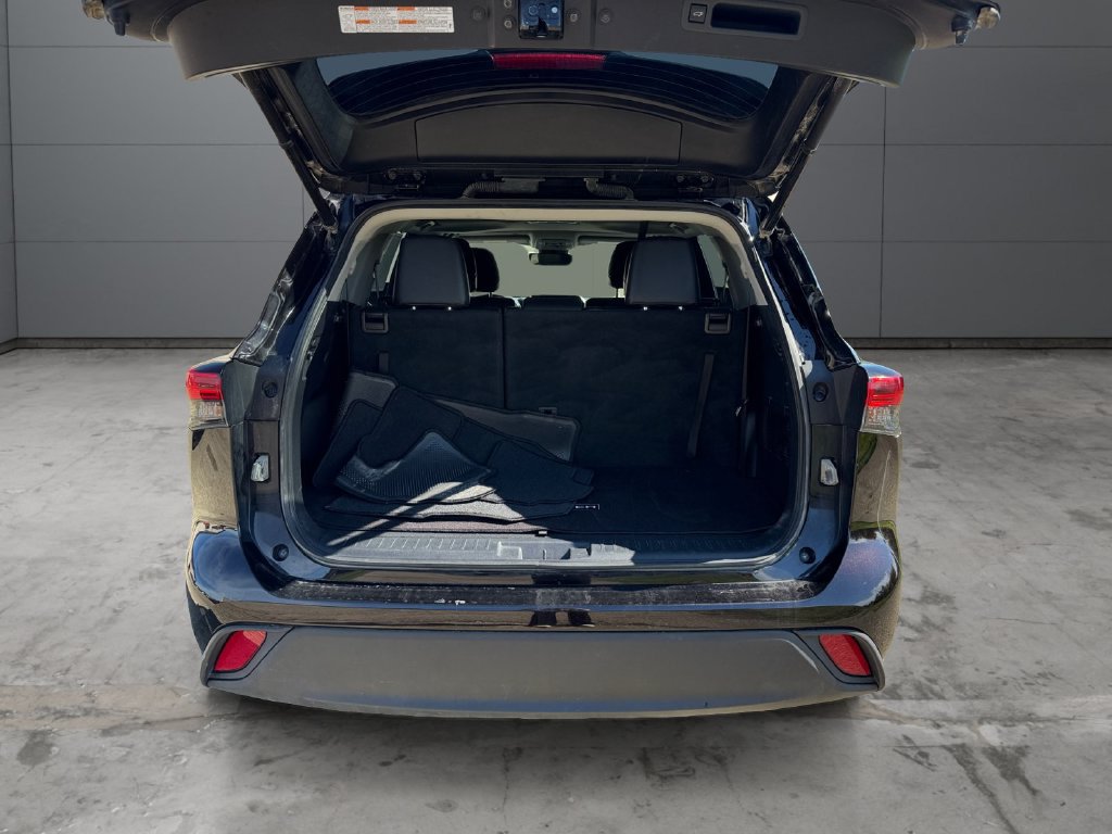 Certified 2021 Toyota Highlander XLE AWD/4WD image 19