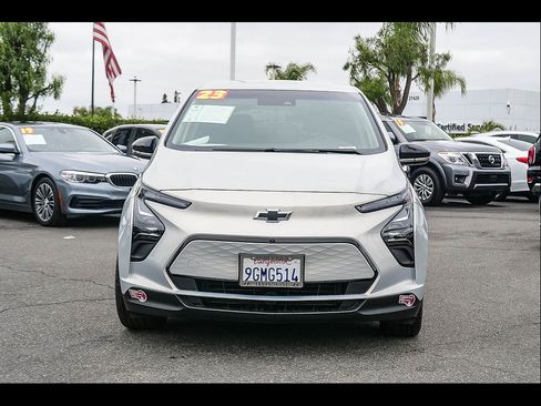 Used 2023 Chevrolet Bolt LT w/ Infotainment Package FWD image 2