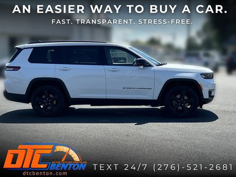 Used 2022 Jeep Grand Cherokee L Limited w/ Black Appearance Package AWD/4WD image 2