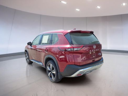 Used 2023 Nissan Rogue Platinum image 3