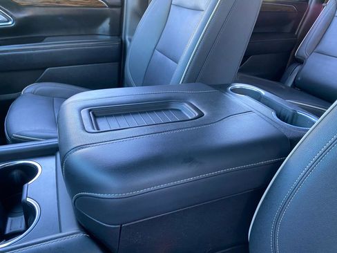 Used 2023 Chevrolet Suburban Premier image 63