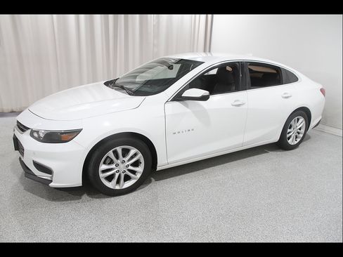 Used 2016 Chevrolet Malibu LT w/ Leather Package FWD image 3