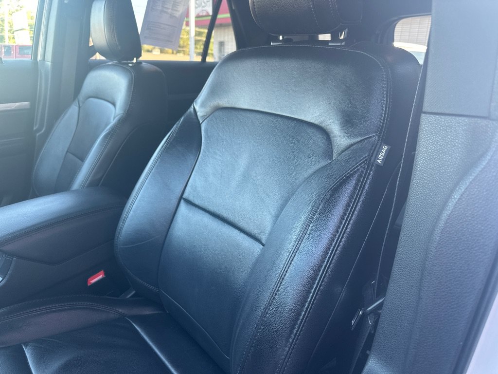 Used 2018 Ford Explorer XLT w/ Equipment Group 202A AWD/4WD image 21