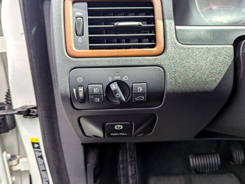 Used 2010 Volvo XC70 3.2 image 14