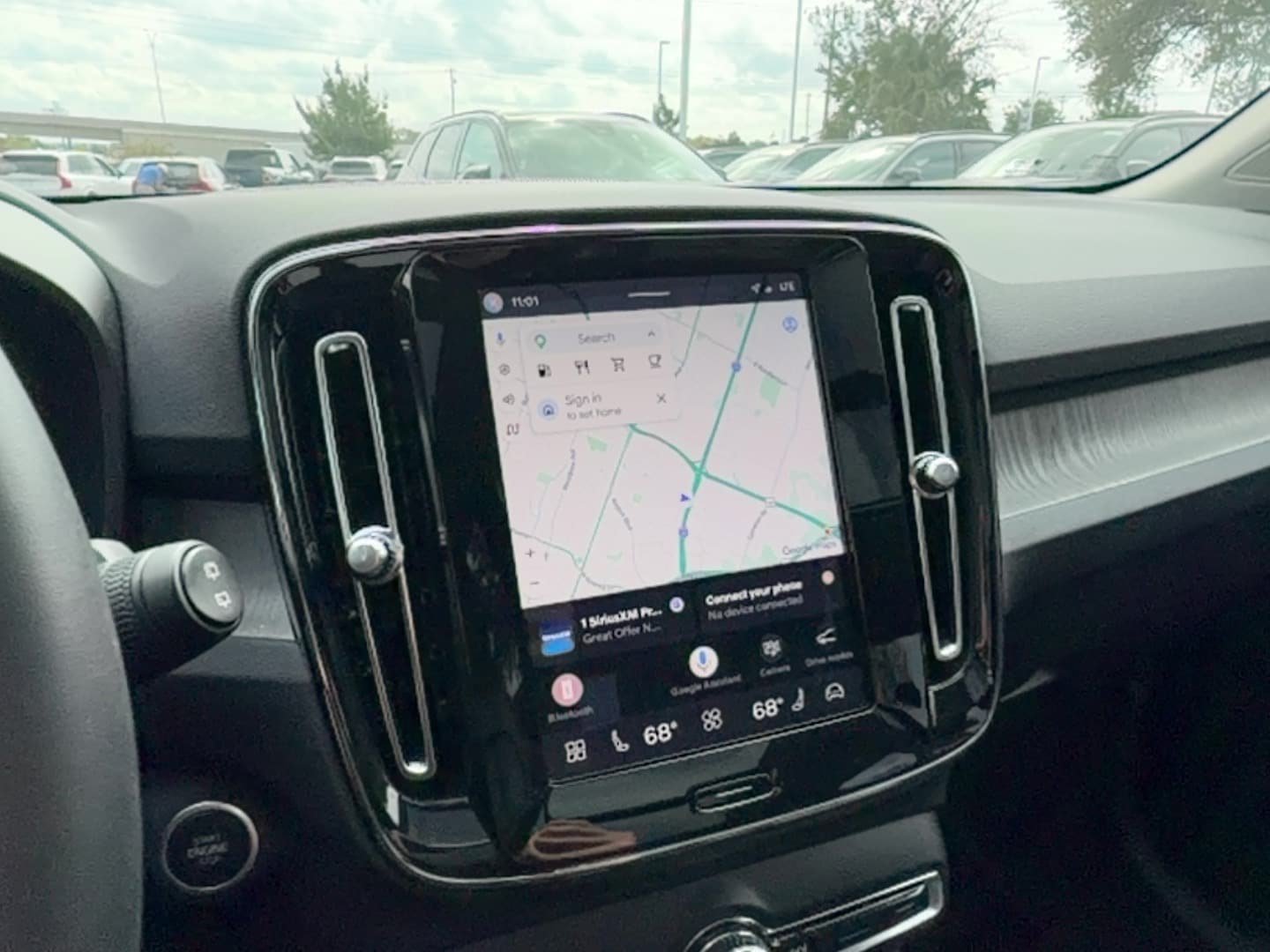 Certified 2024 Volvo XC40 B5 Plus AWD/4WD image 18