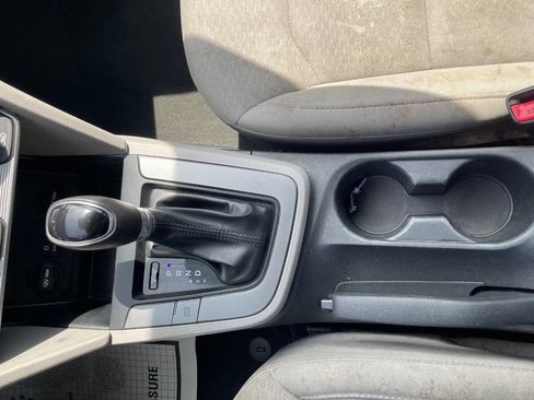 Used 2019 Hyundai Elantra SE FWD image 18